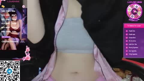 Snapshot of mia_g0ld chatting on December 2024 05:42:01 PM Golden ones online show from December 2024 05:42:01 PM