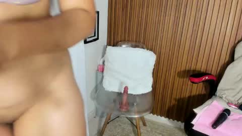 Mia online show from April 2026 03:15:01 AM