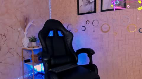 Mia online show from February 2026 12:20:01 AM