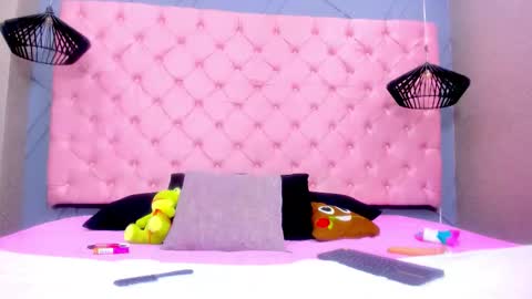 Mia online show from January 2026 01:38:02 PM