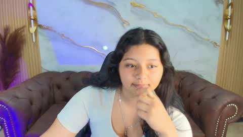 Mia online show from September 2025 12:26:01 PM