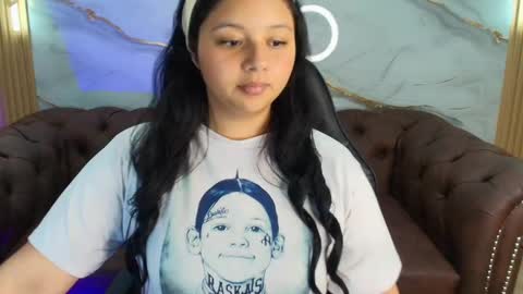 Mia online show from September 2025 07:59:01 PM