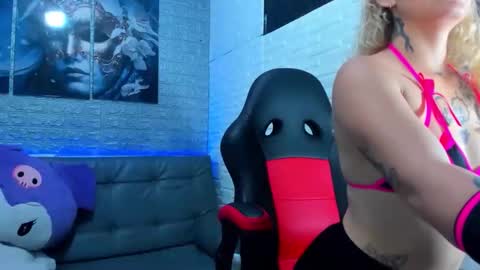 mia_ink1 online show from October 2025 05:32:02 PM