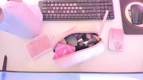 Snapshot of mia_jonnees chatting on October 2025 12:01:02 PM online show from October 2025 12:01:02 PM