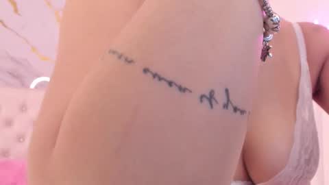 Snapshot of mia_jonnees chatting on October 2025 12:27:01 PM online show from October 2025 12:27:01 PM