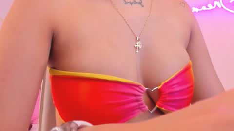 Snapshot of mia_jonnees chatting on October 2025 12:28:01 PM online show from October 2025 12:28:01 PM