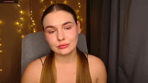 mia_lemm online show from October 2025 05:55:02 PM