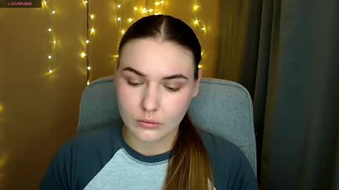 mia_lemm online show from November 2025 11:22:01 AM