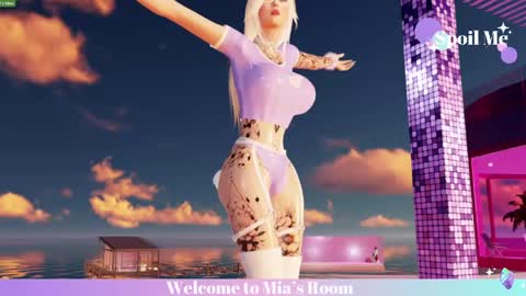 Mia online show from April 2026 06:59:02 PM