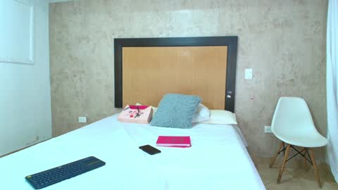 MIALOPEZ      .     Y      .      online show from December 2024 05:14:01 PM