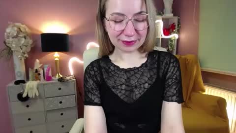 Mia online show from December 2024 08:09:01 AM