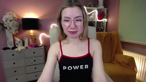 Mia online show from December 2024 10:55:02 AM