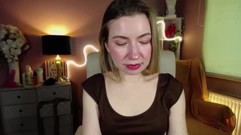 Mia online show from February 2025 11:05:01 AM