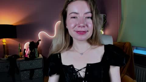 Mia online show from October 2025 02:07:02 PM