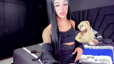 Mia3 online show from October 2025 01:37:02 AM