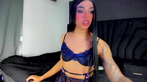 Mia3 online show from January 2026 01:19:01 AM