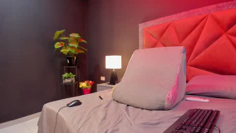 MIA  online show from December 2024 01:15:02 AM