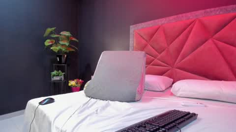 MIA  online show from January 2025 01:05:02 AM