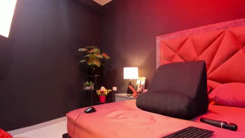 MIA  online show from September 2025 06:22:01 PM