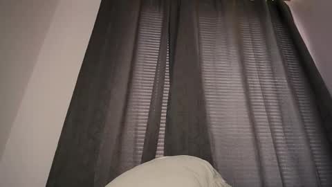 mia independent model online show from October 2025 01:44:01 PM