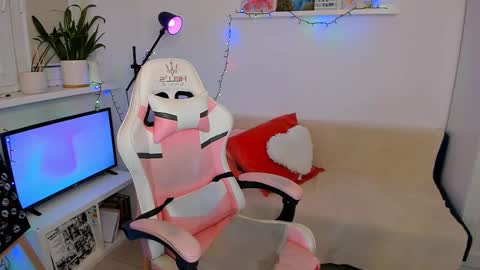 Mia online show from March 2025 05:20:02 AM