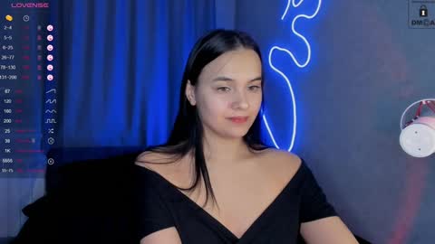 Mia online show from December 2024 12:35:01 PM