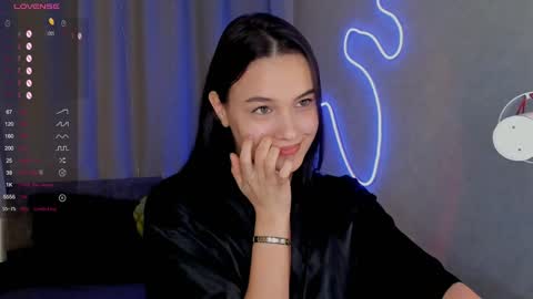 Mia online show from February 2025 03:42:01 PM