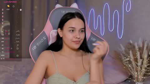 Mia online show from February 2025 05:03:02 PM