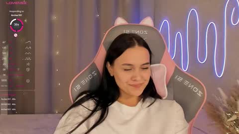 Mia online show from February 2025 01:16:01 PM