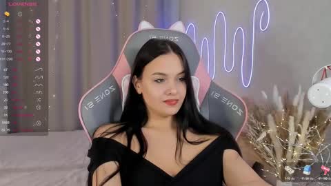 Mia online show from February 2025 11:49:01 AM