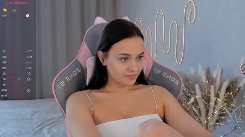 Mia online show from February 2025 08:30:02 AM