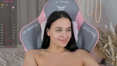 Mia online show from February 2025 06:26:02 PM