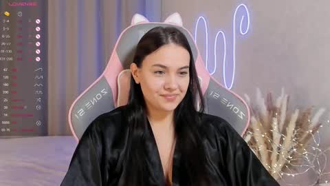 Mia online show from February 2025 12:50:01 PM