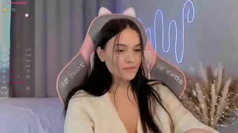 Mia online show from February 2025 10:29:02 AM