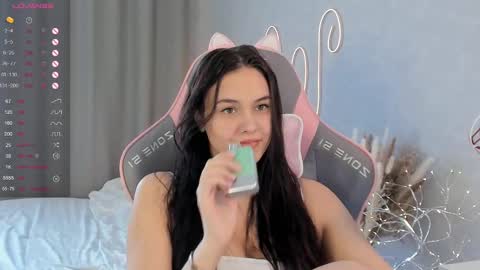 Mia online show from March 2025 09:29:01 AM