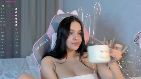 Mia online show from March 2025 12:34:01 PM