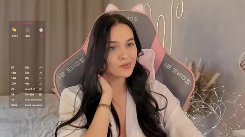 Mia online show from March 2025 10:32:02 AM