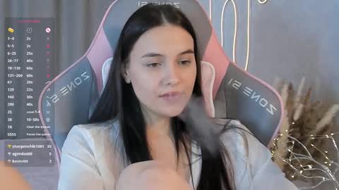 Mia online show from March 2025 12:42:02 AM