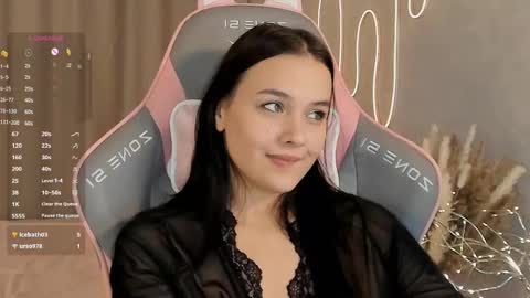 Mia online show from March 2025 05:50:02 PM