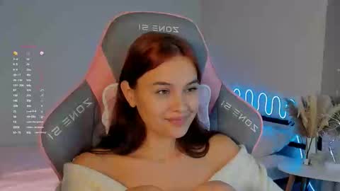 Mia online show from September 2025 01:33:01 PM