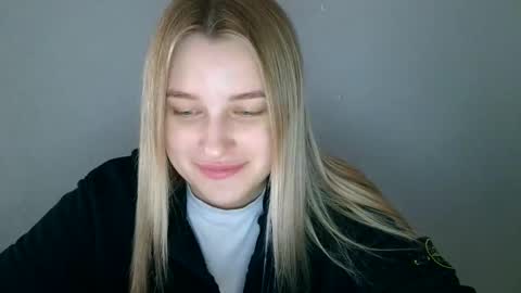 Mia online show from September 2025 10:48:02 AM