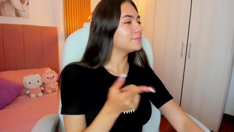 Mia Nevaeh - follow me online show from January 2025 11:24:02 PM