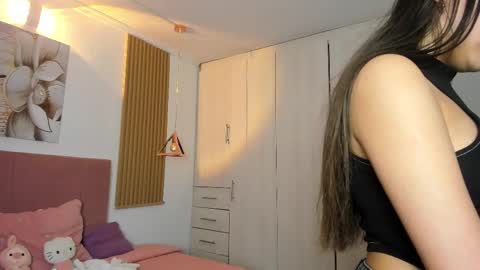 Mia Nevaeh - follow me online show from October 2025 08:31:01 PM