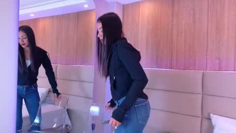 mia_oconner online show from September 2025 01:05:02 PM