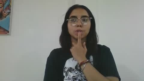 Mia  online show from May 2026 12:17:02 AM