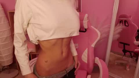 Mia online show from February 2026 03:00:02 PM