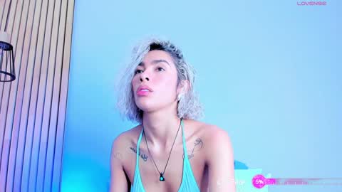 Snapshot of mia_reeves chatting on December 2024 07:33:01 PM Mia Reeves online show from December 2024 07:33:01 PM