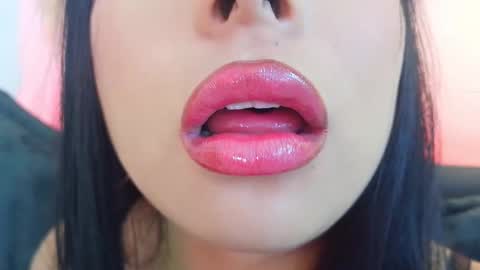 Mia online show from March 2026 09:30:02 PM