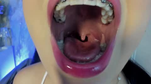 Mia Roux online show from November 2025 09:03:01 PM