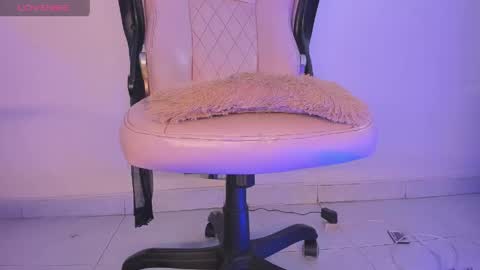 mia_royal online show from April 2026 09:39:33 PM